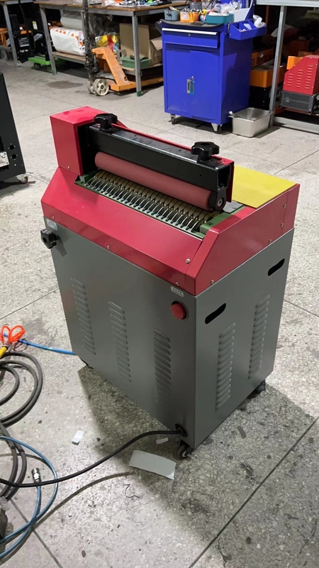Máquina de aplicação de cola rolante adesiva de fusão a quente para embalagens em caixas de calçados e artigos de couro