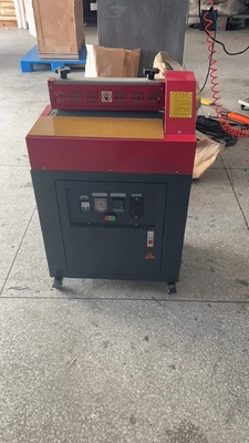 Máquina de revestimento de cola de fusão a quente Máquina de laminação de rolos de aplicador de cola para filtro de ar